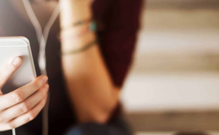 5 informative podcasts for female entrepreneurs and freelancers 1